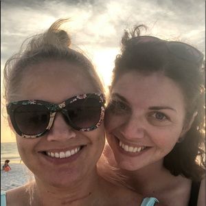 🤩MEET YOUR POSHERS! 🌴 CHRISTINE & ADRIENNE 🌴